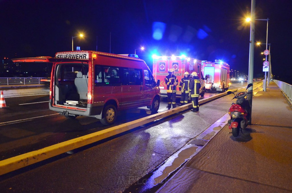 Einsatz BF Hoehenretter Koelner Seilbahn Hoehe Zoobruecke P2637.JPG